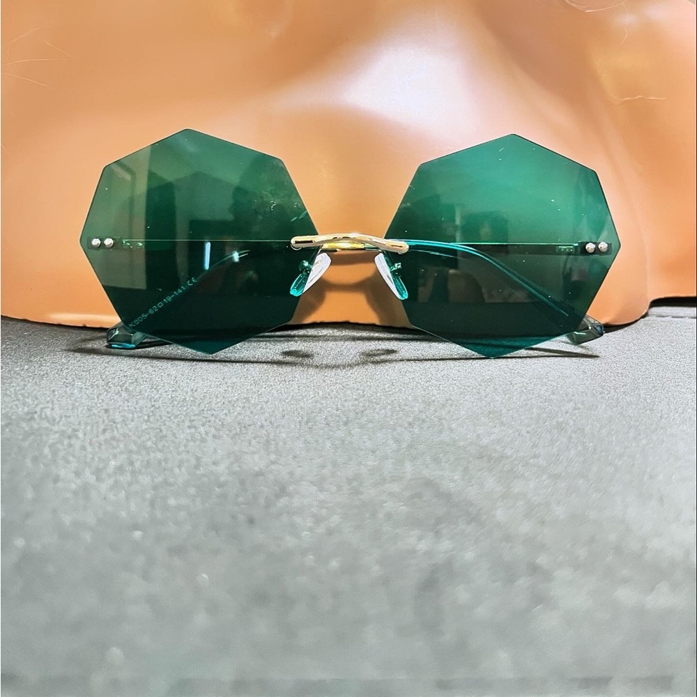 New! Retro Rimless Frames
